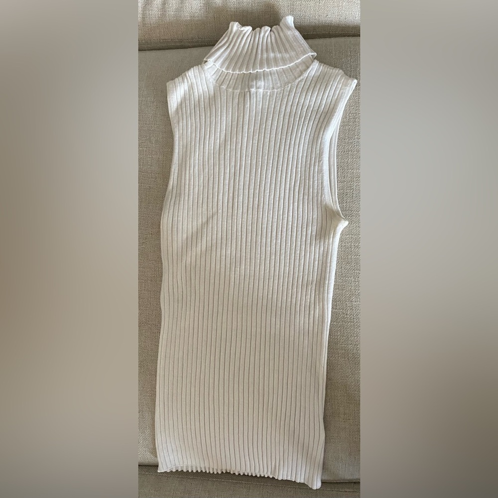White rubbed turtle neck tank top